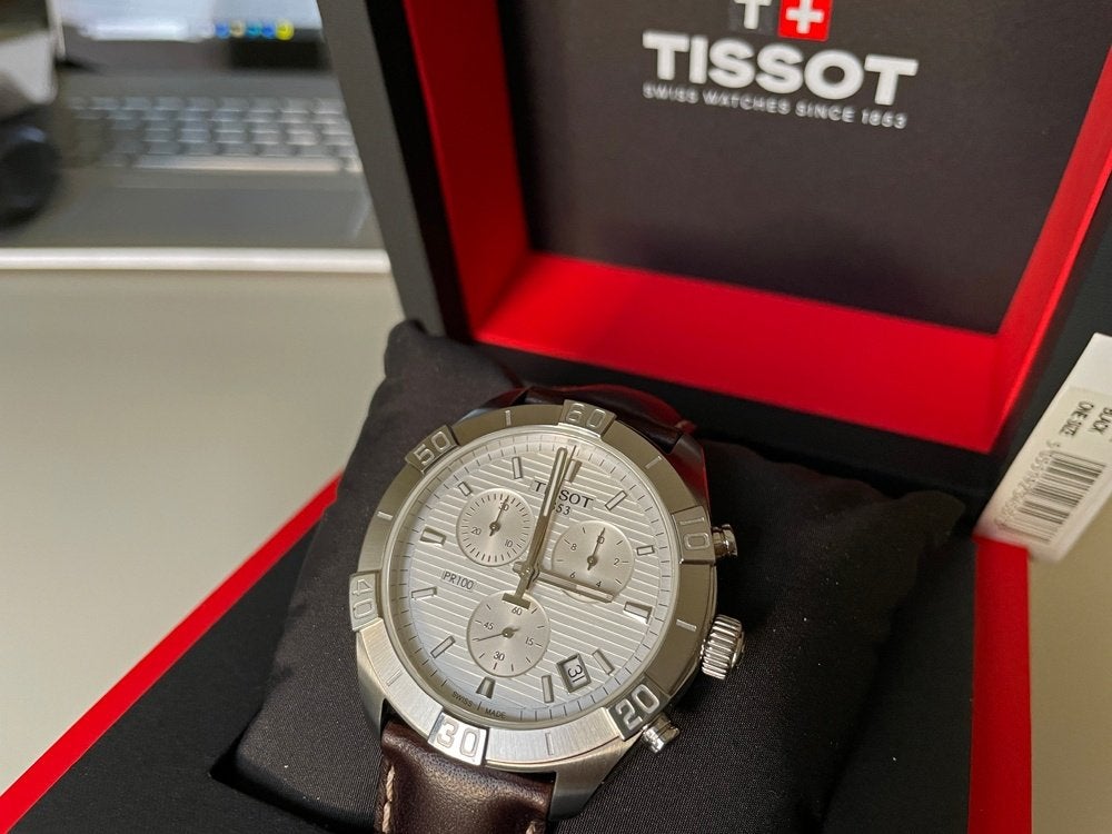 New Tissot Chronograaf Quartz uurwerk, Bijoux, Sacs & Beauté, Montres | Hommes, Autres marques, Enlèvement ou Envoi, Cuir, Acier