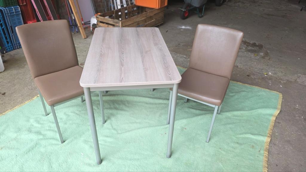 Table de cuisine avec 2 chaises, Enlèvement