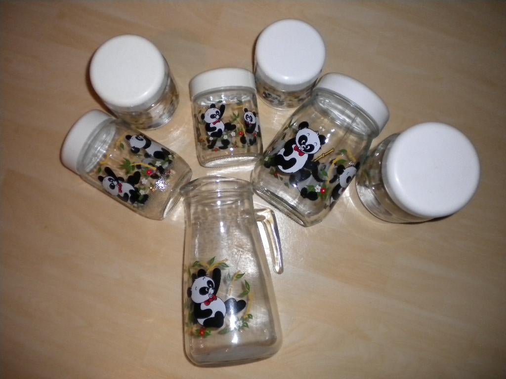 Glazen bokalen + kan met pandabeertjes erop, Diversen, Rommelmarktspullen, Ophalen