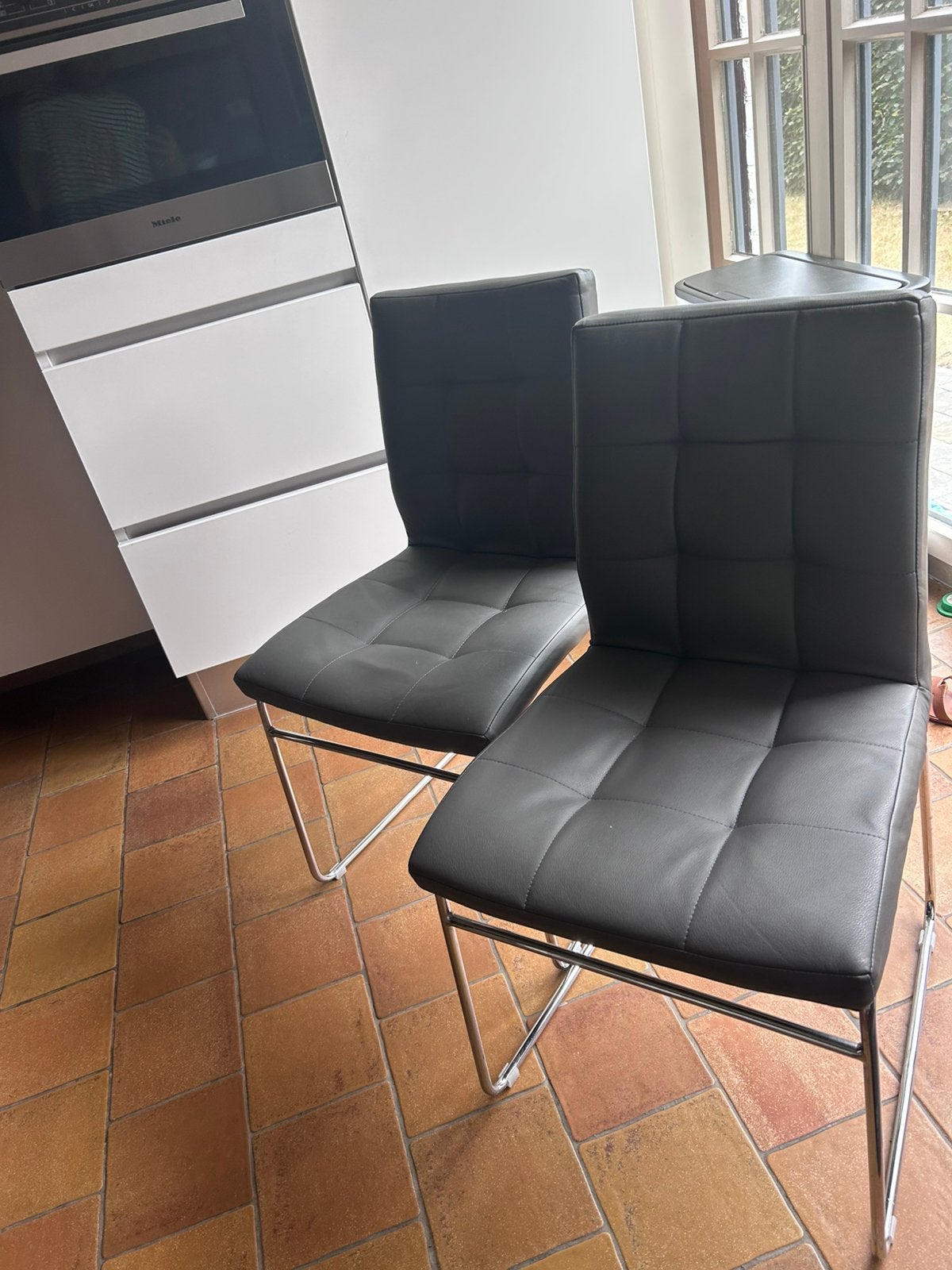 2 Stoelen, Ophalen, Zo goed als nieuw