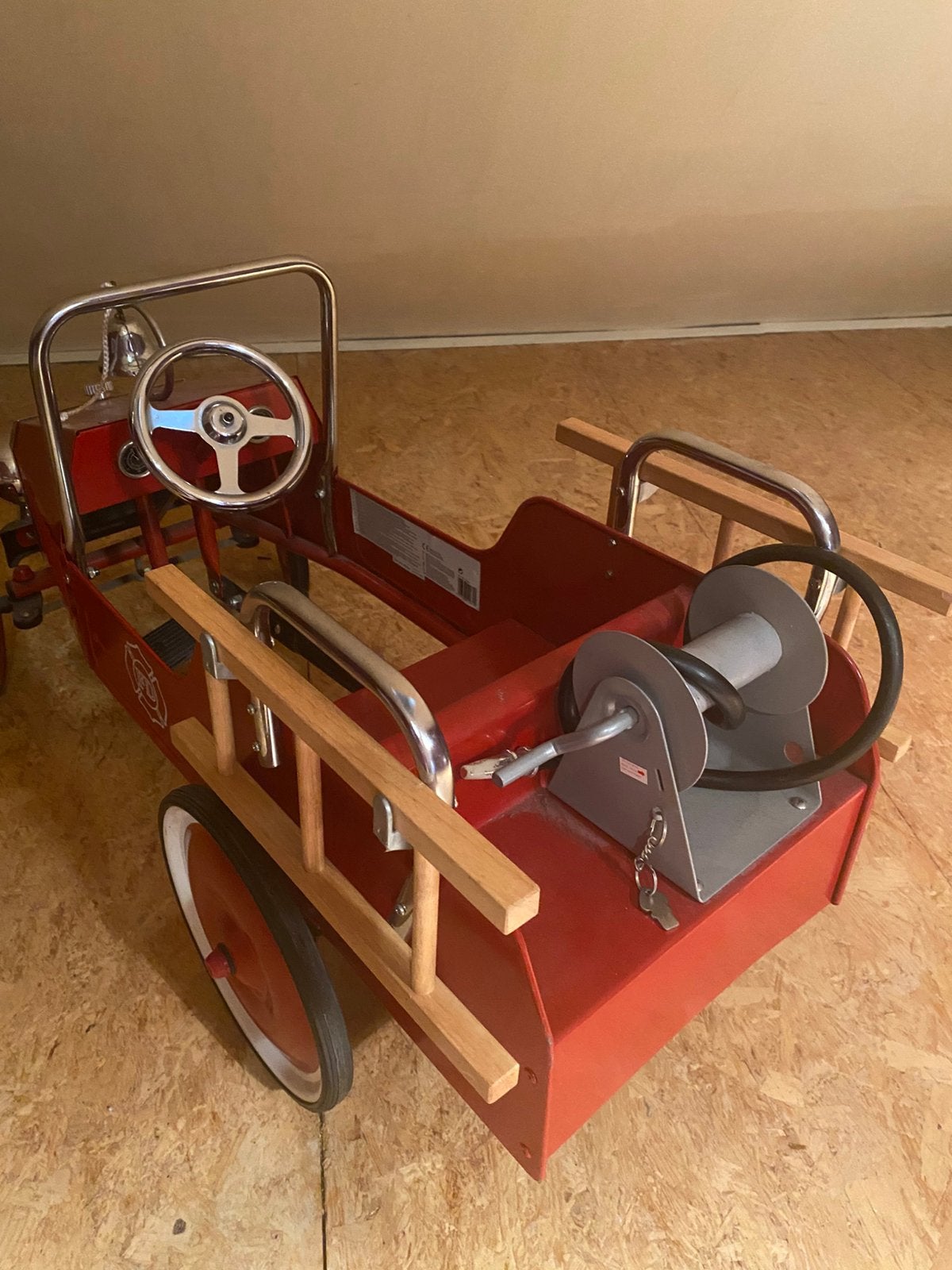 Porteur camion de pompier à pédales de grande marque, Enlèvement ou Envoi, Comme neuf