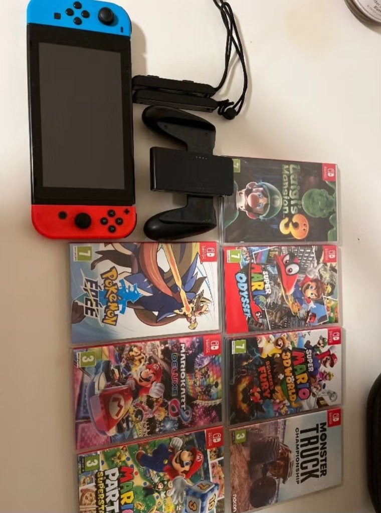 Switch normal avec 7 jeux tout fonctionel(négociable), Consoles de jeu & Jeux vidéo, Avec 1 manette, Comme neuf, Enlèvement, Switch Original