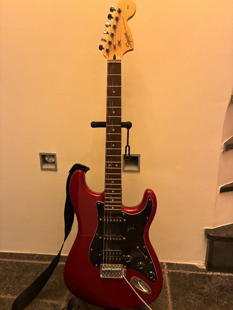 Squier Affinity + versterker Fender Frontman 15G, Gebruikt, Met versterker, Solid body, Ophalen