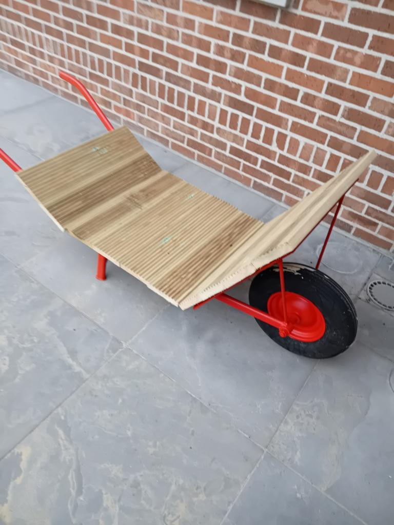 Mooie decoratie kruiwagen, Ophalen