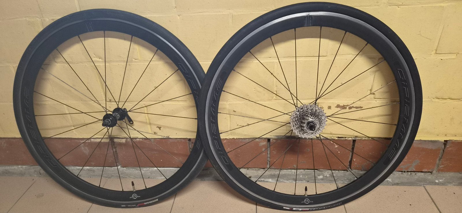 Set fietswielen, Ophalen