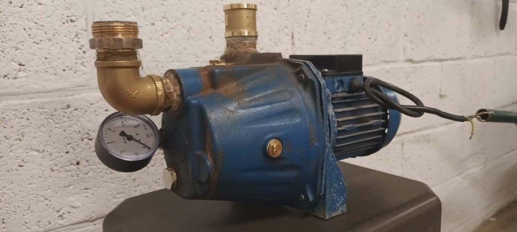 Pompe citerne eau de pluie, Jardin & Terrasse, Pompes à eau, Enlèvement, Utilisé, Électrique, Pompe pour citernes d'eau de pluie