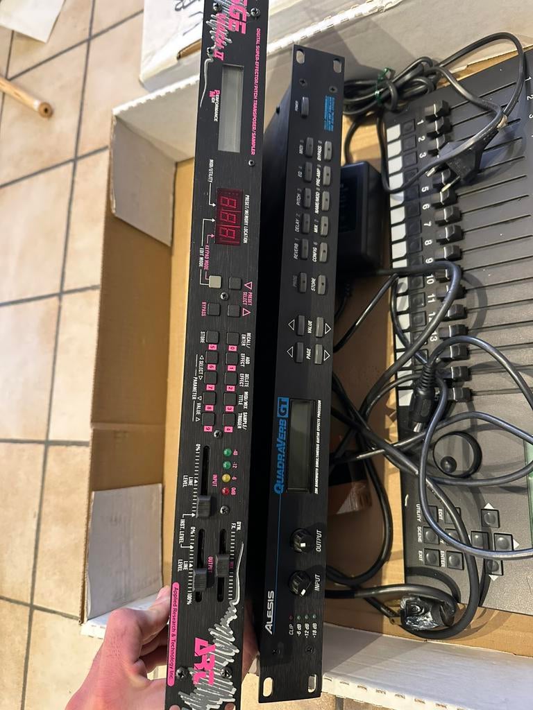 ART SGX Nachtbas. Alesis Quadraverb GT. MIDI-controller, Muziek en Instrumenten, Synthesizers, Ophalen, Zo goed als nieuw