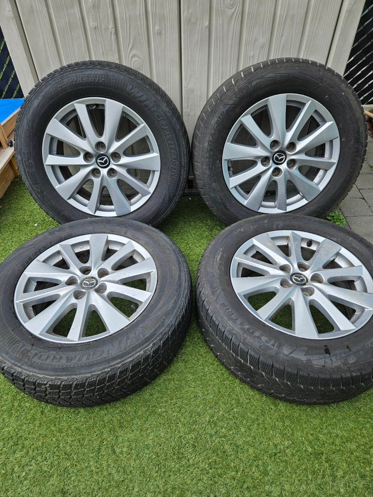 Mazda velgen met winterbanden - 225/65R17, Ophalen, Winterbanden, Velg(en)