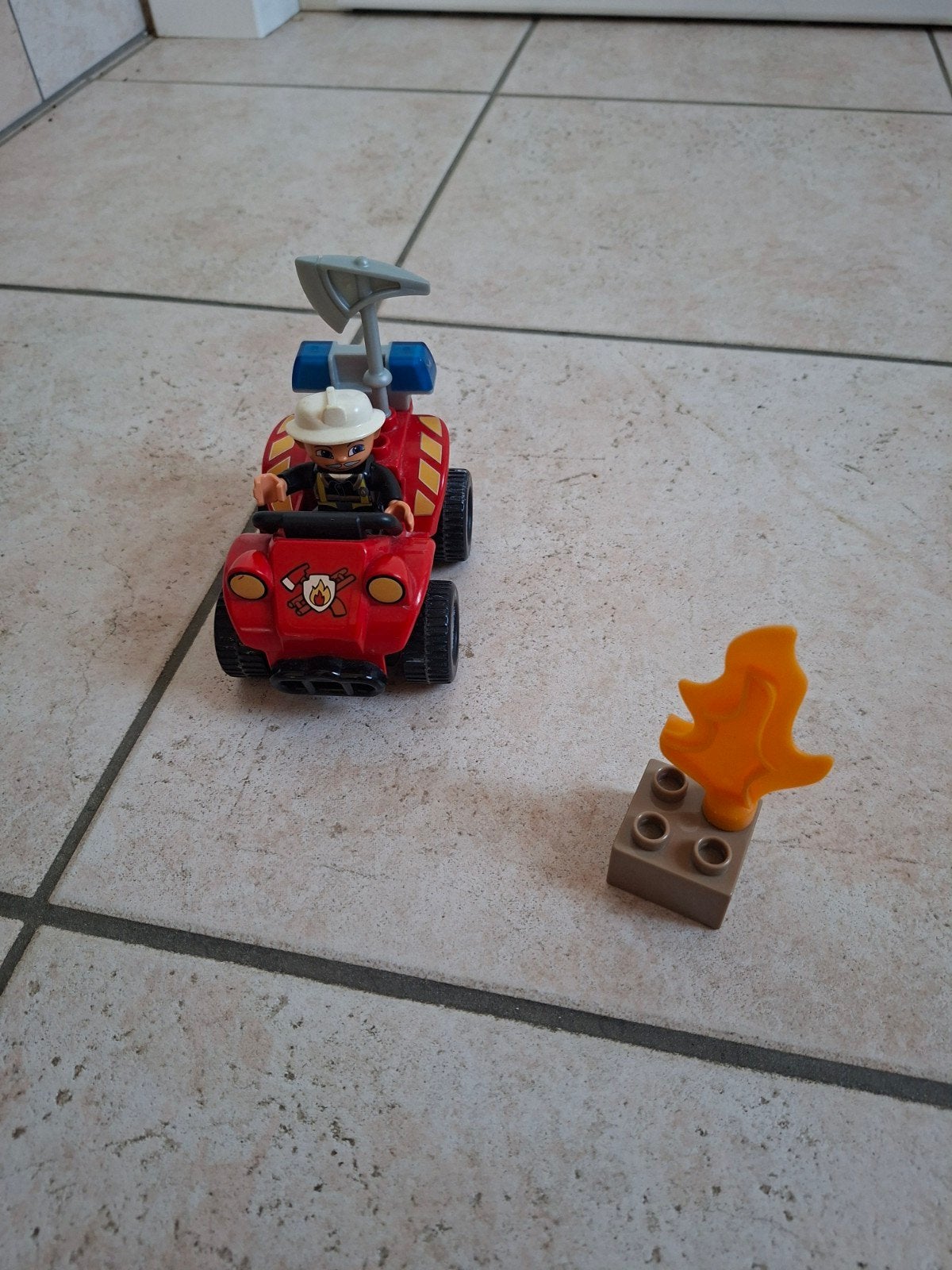 voiture de pompier duplo, Enfants & Bébés, Enlèvement, Duplo