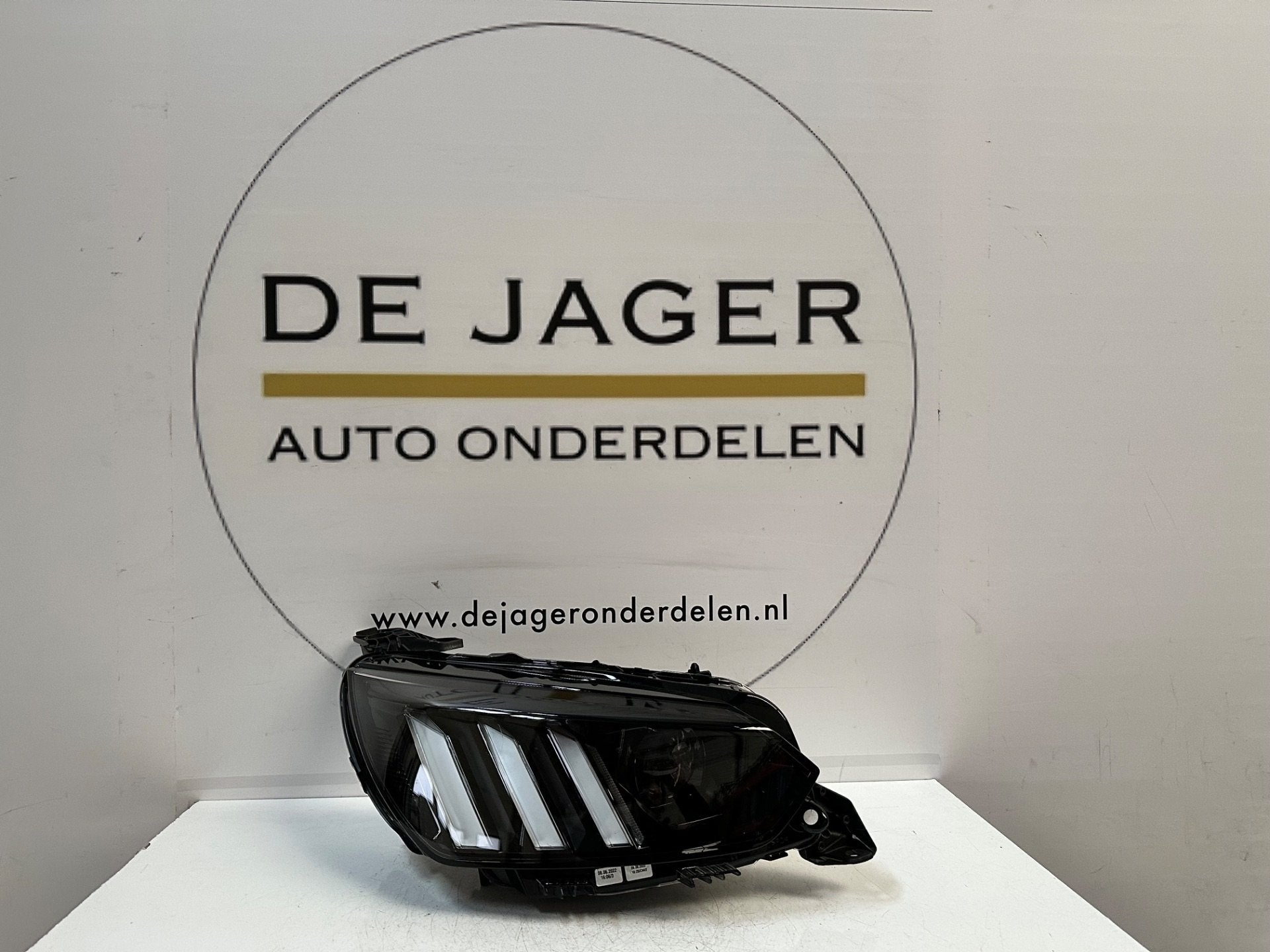 PEUGEOT 208 II 2008 II PHARE FULL LED DROIT 9841641980, Taurusavenue 1
2132 LS  Hoofddorp, NL, Contact.group@renault.com, Stellantis N.V.