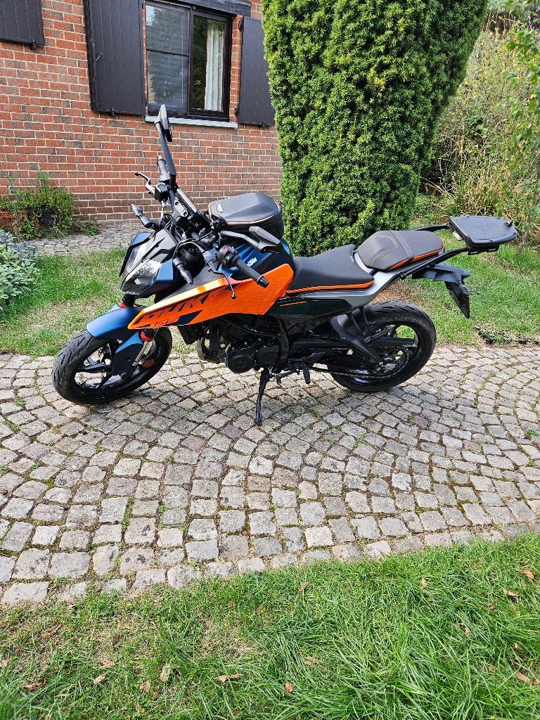 KTM duke 125 de 2024 excellent état avec nombreux équipement, Motos, Occasion, Permis Moto A1 minimum, ABS, Particulier
