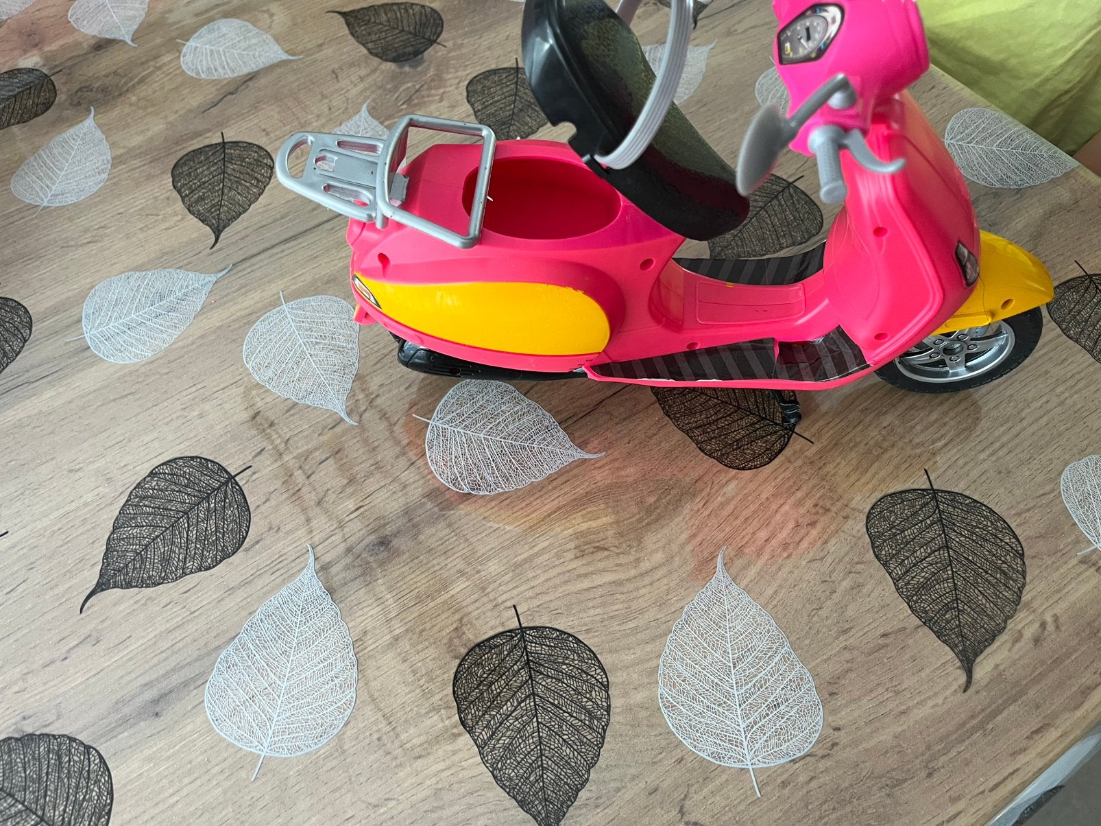 camper + 15  poppen met verschilende accessoires, Gebruikt