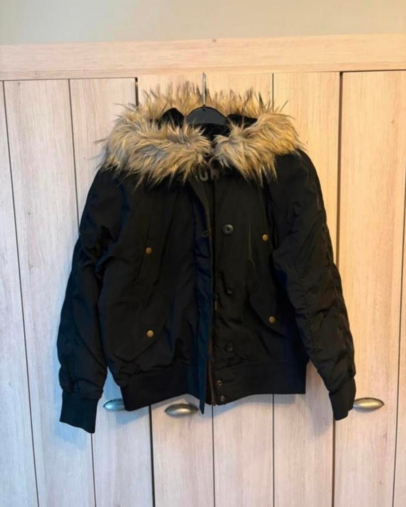 Zwarte winterjas dames, Ophalen of Verzenden, Zo goed als nieuw, Maat 38/40 (M)