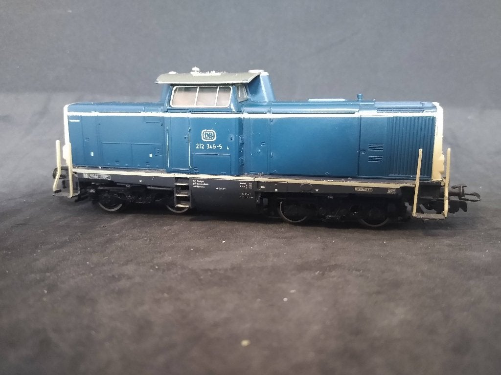 Märklin 3147 H0 Diesellocomotief BR 212 van de DB, Analogique, Enlèvement ou Envoi, Courant alternatif, Utilisé