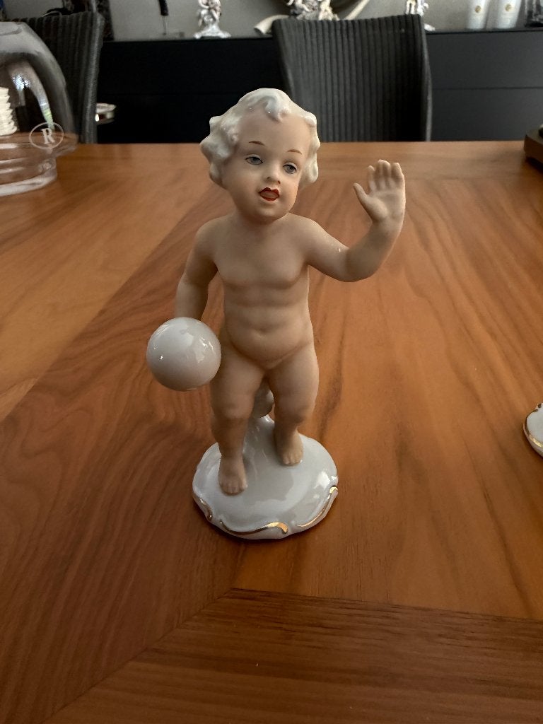 Vintage Schaubach Kunst porseleinen beeldje – Putto met bal, Enlèvement ou Envoi, Comme neuf