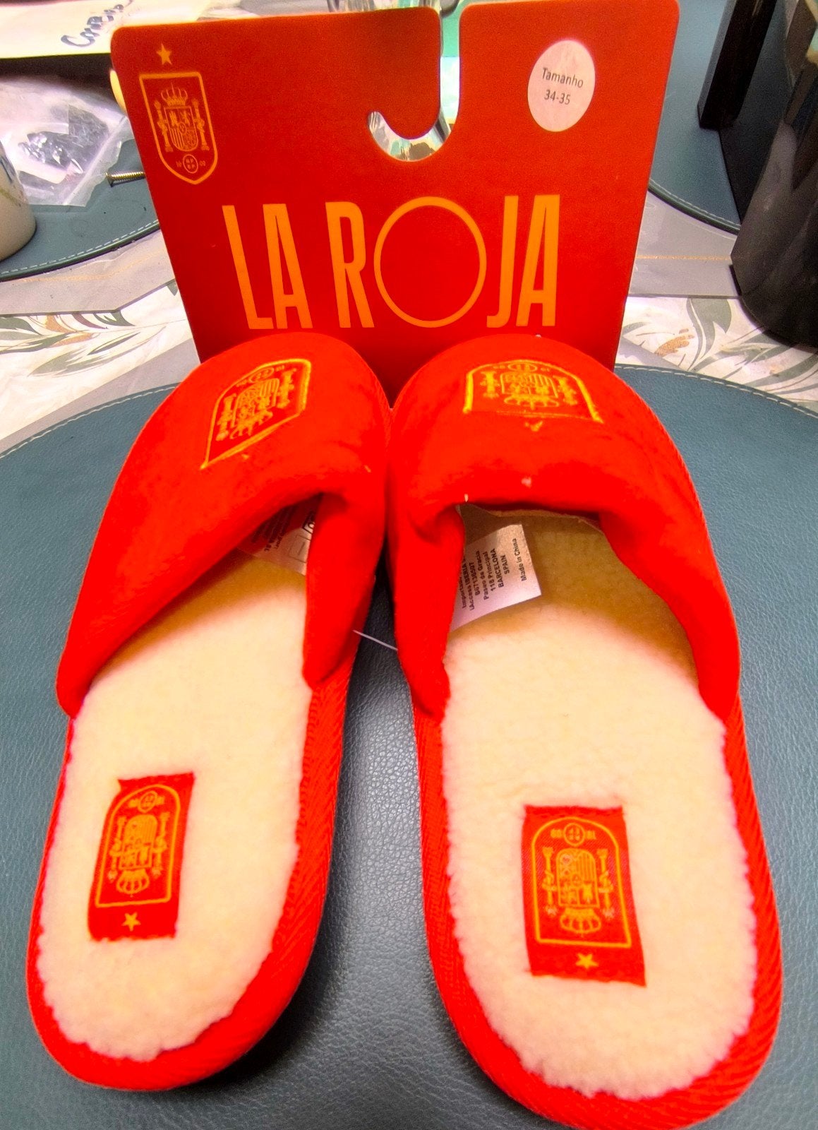 Pantoufles La Roja., Neuf, Enlèvement ou Envoi, Pantoufles, Fille