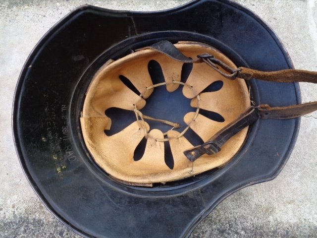 WO 2 Luftschutz gladiator helm met lederen binnenwerk, Ophalen of Verzenden, Overige soorten, Helm of Baret
