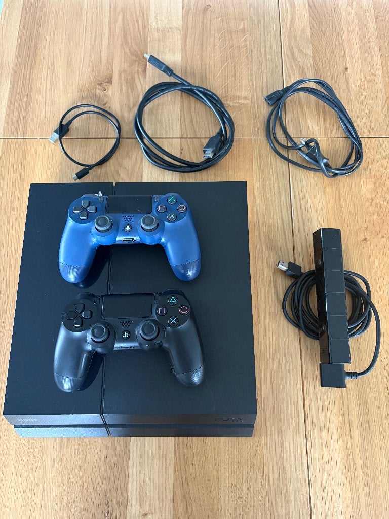 PlayStation 4 + 2 controllers/Kabels & Game, 2 spelers, Ophalen, Gebruikt