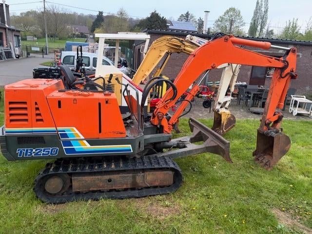 graafmachine takeuchi tb250 met joystick, Articles professionnels, Machines & Construction | Grues & Excavatrices, Excavatrice