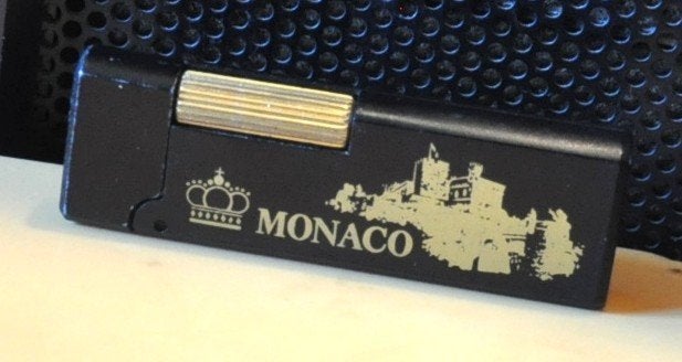 briquet souvenir Monaco non réutilisable, Ophalen of Verzenden, Gebruikt, Aansteker
