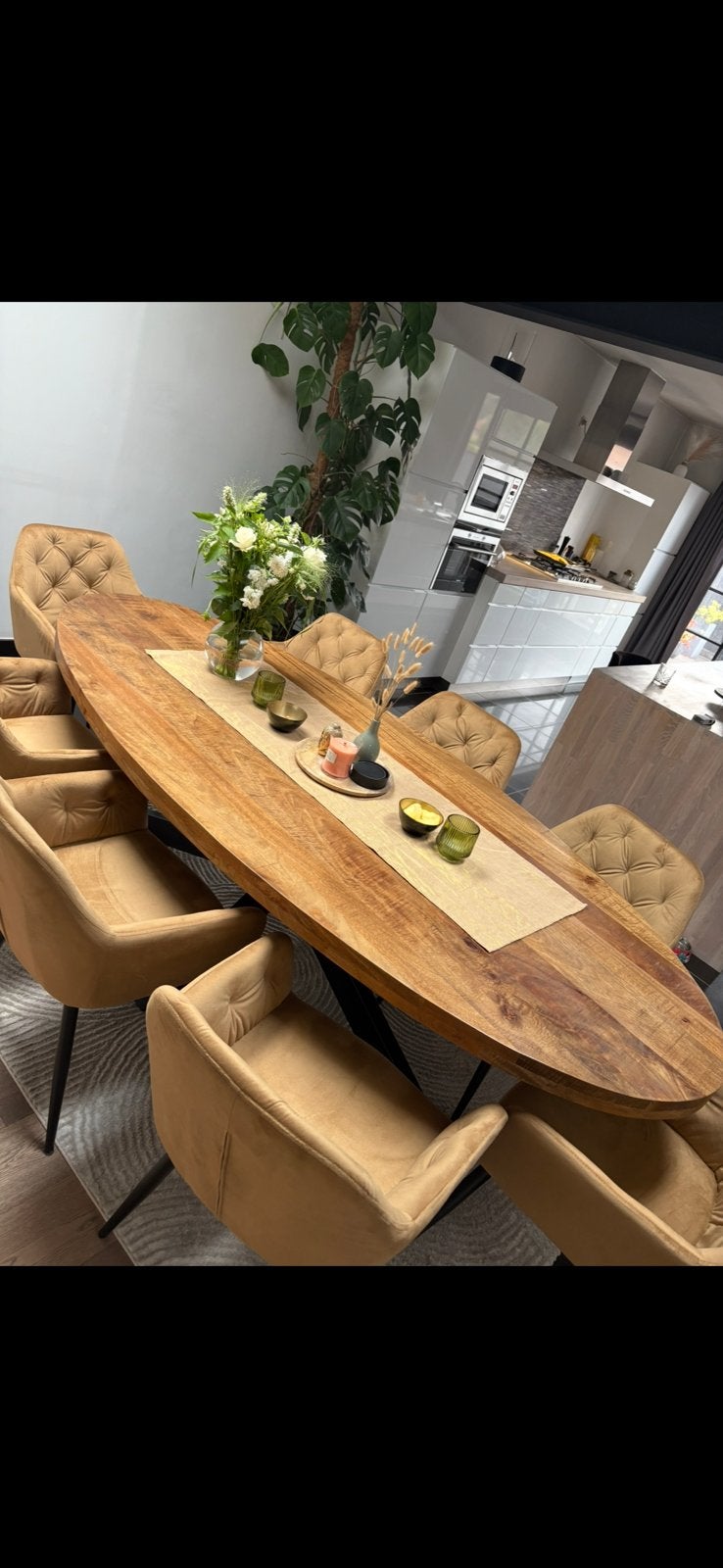 1 jaar oud mango tafel plus 8 stoelen, Ophalen, Zo goed als nieuw