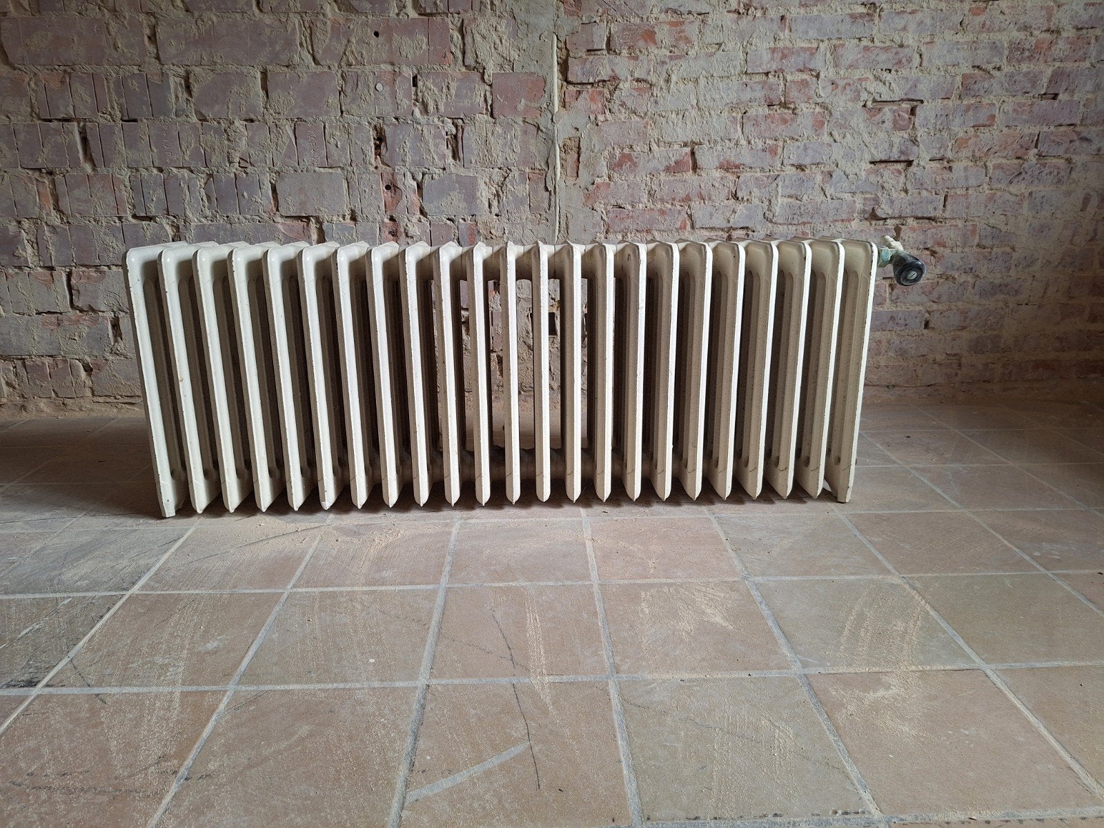 MUST GO - Radiateur en fonte à vendre, Bricolage & Construction, Enlèvement, Utilisé, Haut rendement (HR), Radiateur