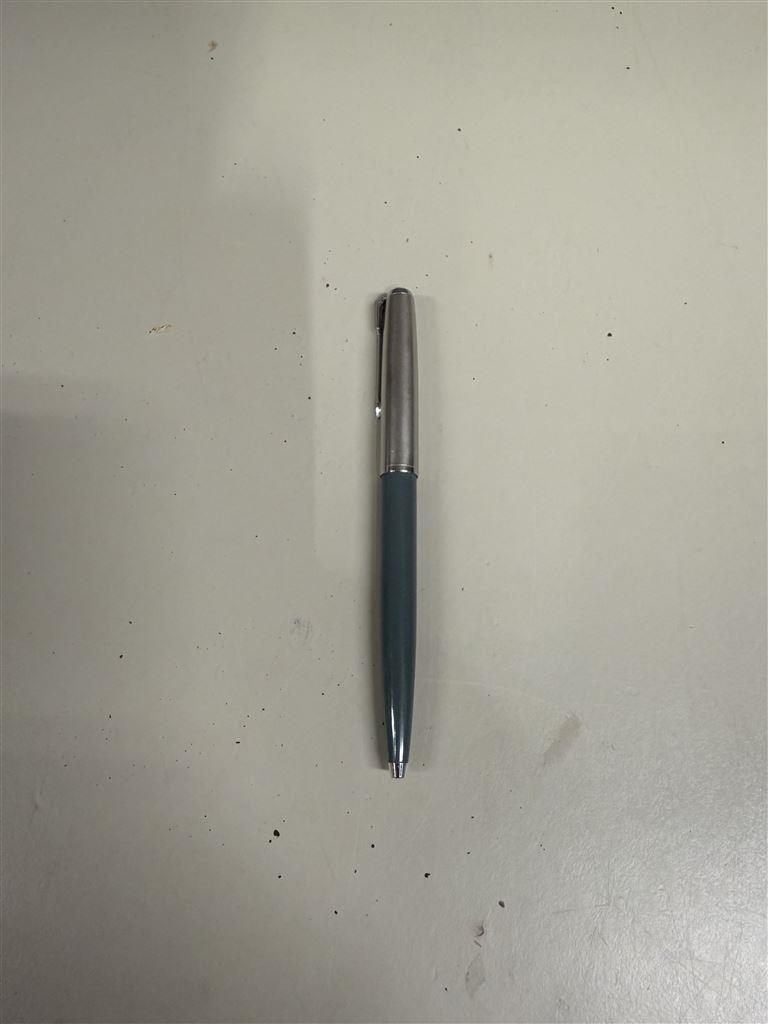 balpen - parker navy grey lustraloy cap engelend, Diversen, Schrijfwaren, Ophalen of Verzenden, Zo goed als nieuw