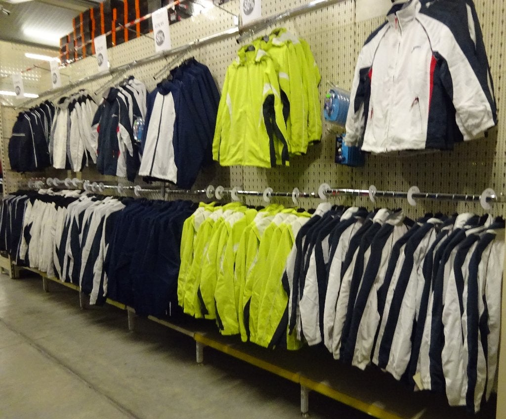 Nieuw collectie van 75 X sportpakken, Voor Dames en Heren., Kleding | Dames, Sportkleding, Overige kleuren, Overige typen, Nieuw