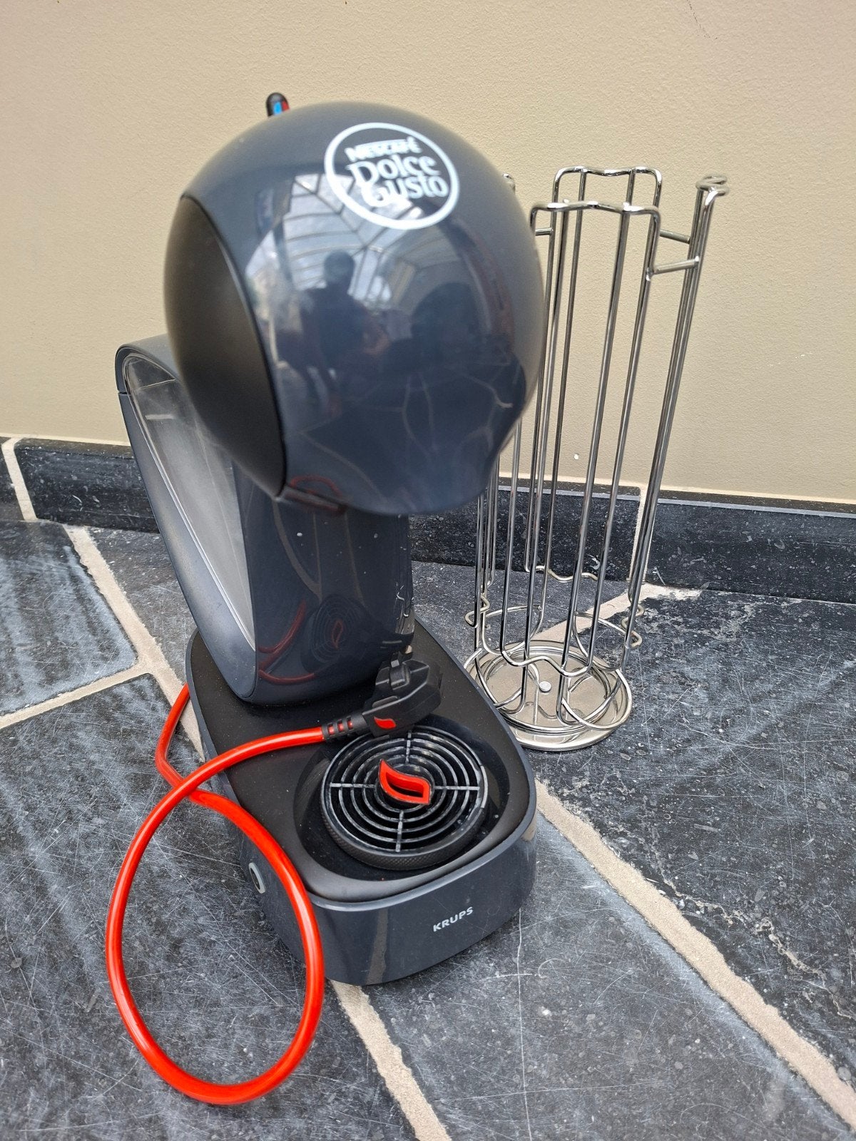 Dolce gusto + houder, Ophalen of Verzenden, Gebruikt, Espresso apparaat, Koffiepads en cups