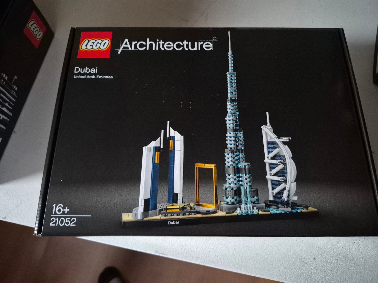 Lego 21052 Dubai - ONGEOPEND, Kinderen en Baby's, Speelgoed | Duplo en Lego, Ophalen, Lego