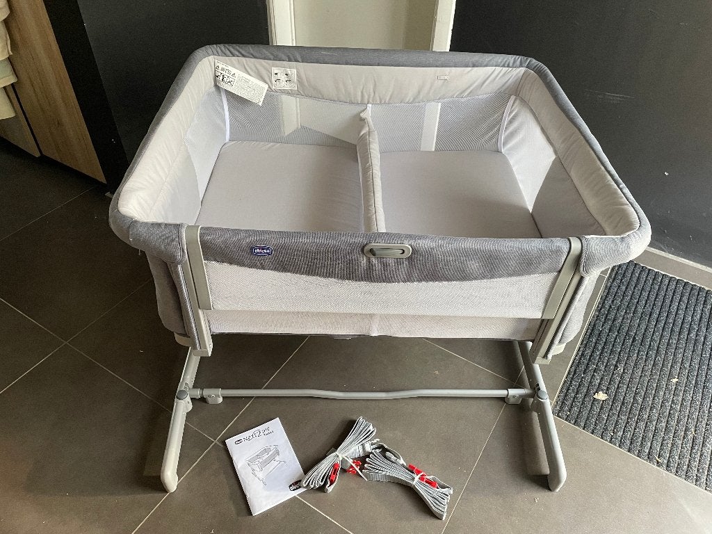Chicco cosleeper Next 2 Me TWEELING + 4 hoeslakens, Kinderen en Baby's, Ophalen, Zo goed als nieuw
