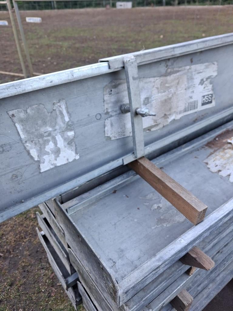 Ijzeren verstelbare traptreden, Doe-het-zelf en Bouw, Ladders en Trappen, Ophalen, Zo goed als nieuw, Trap, Opvouwbaar of Inschuifbaar