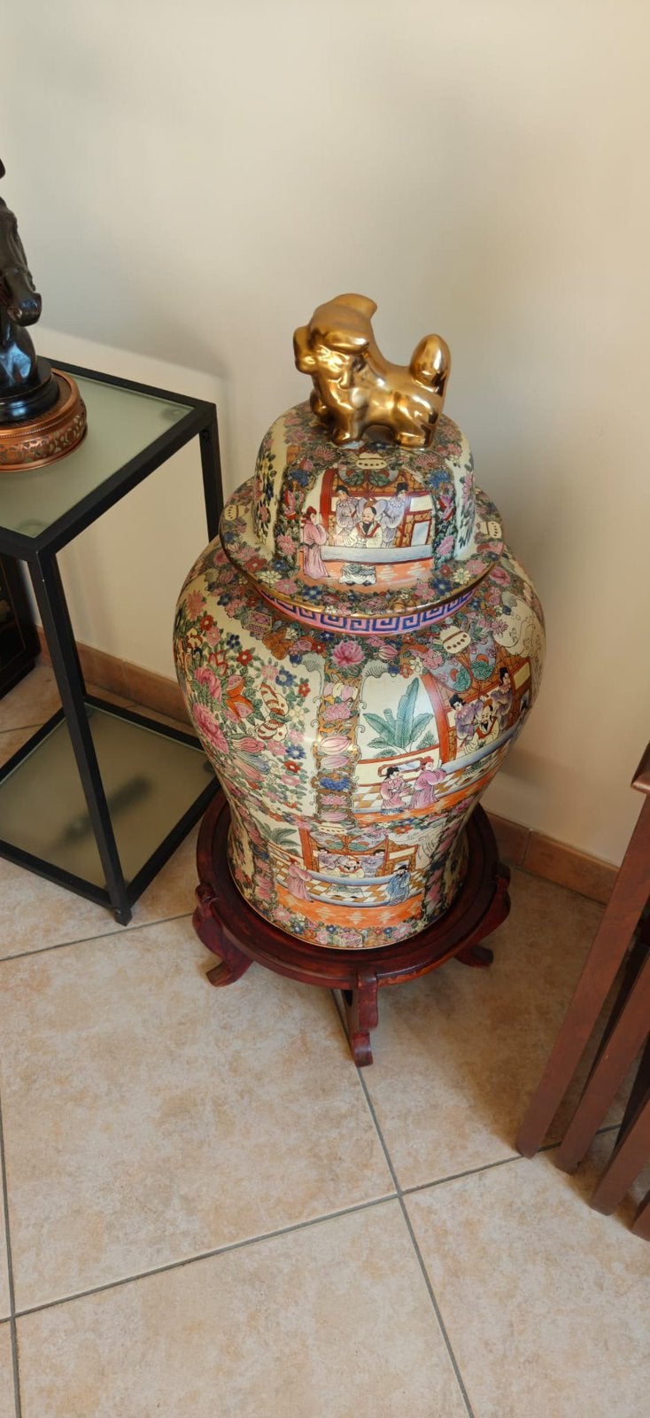Vase chinois, Enlèvement