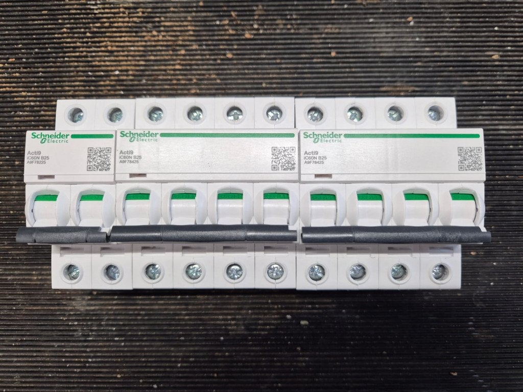 Schneider Acti9 automaten curve B 25A 1x 2P & 2x4P, Enlèvement ou Envoi, Neuf, Schneider Electric, Disjoncteur divisionnaire