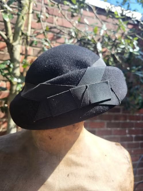 Superbe chapeau vintage pour femme — Nœud gros-grain, Enlèvement, Chapeau