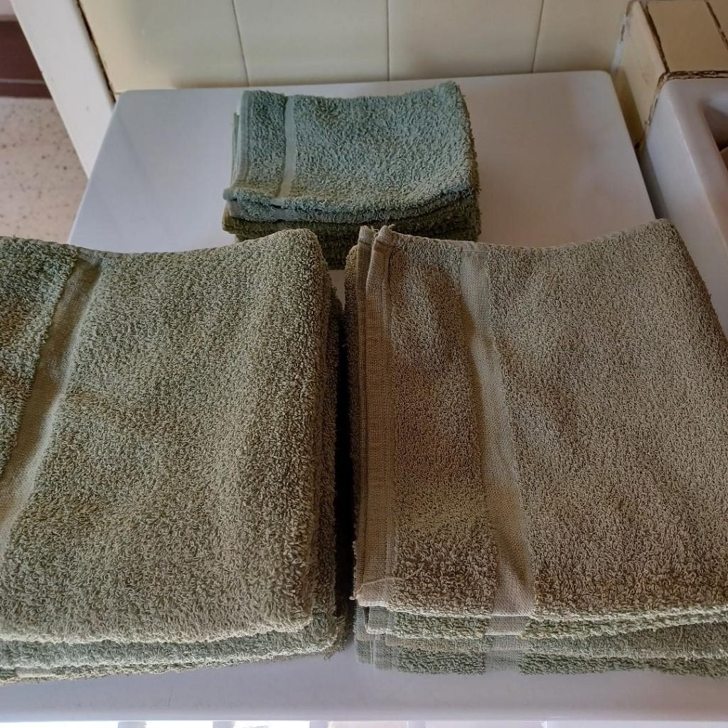 Kaki handdoeken + washandjes, Maison & Meubles, Neuf, Autres marques, Autres couleurs, Enlèvement