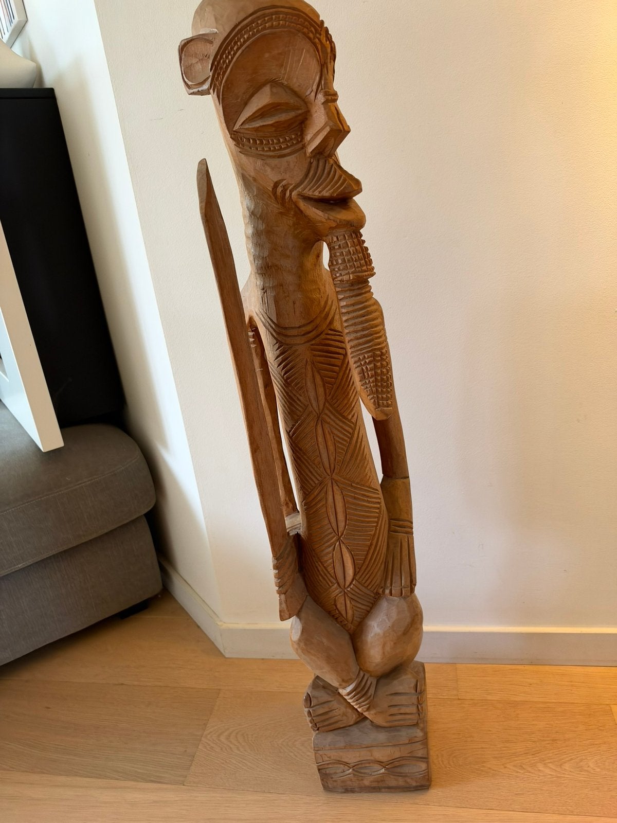 Groot Afrikaans houten beeld Massief hout Ca. 100 cm, Antiek en Kunst, Ophalen, Houtsnijwerk, Brutalistisch, 50 - 100 cm