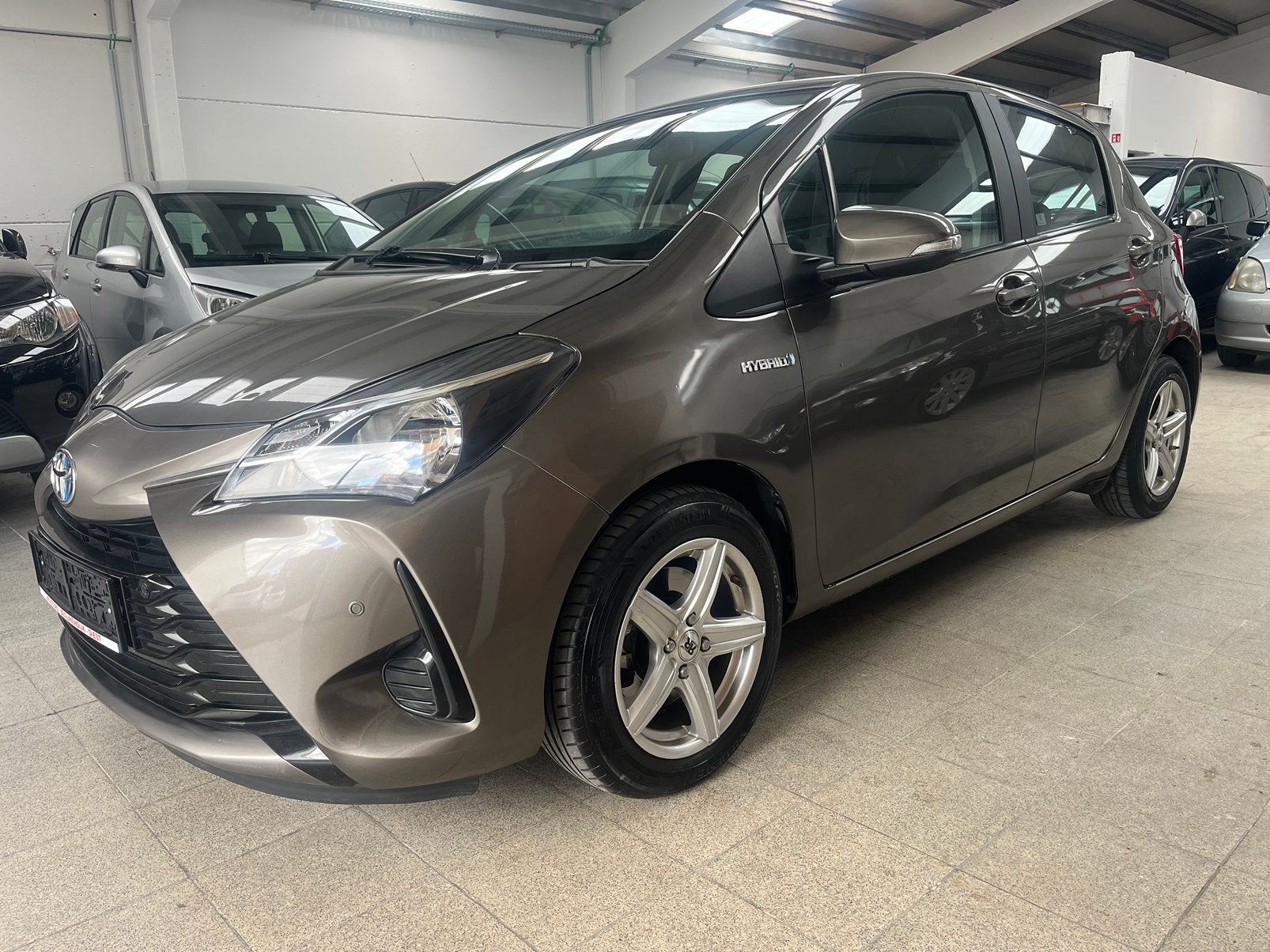 Toyota Yaris 1.5 hybride ⛽️ Automatique, Argent ou Gris, Achat, Euro 6, Entreprise