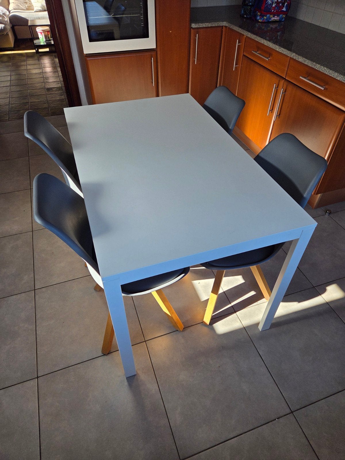 vend table de cuisine + 4 chaises 75€, Enlèvement