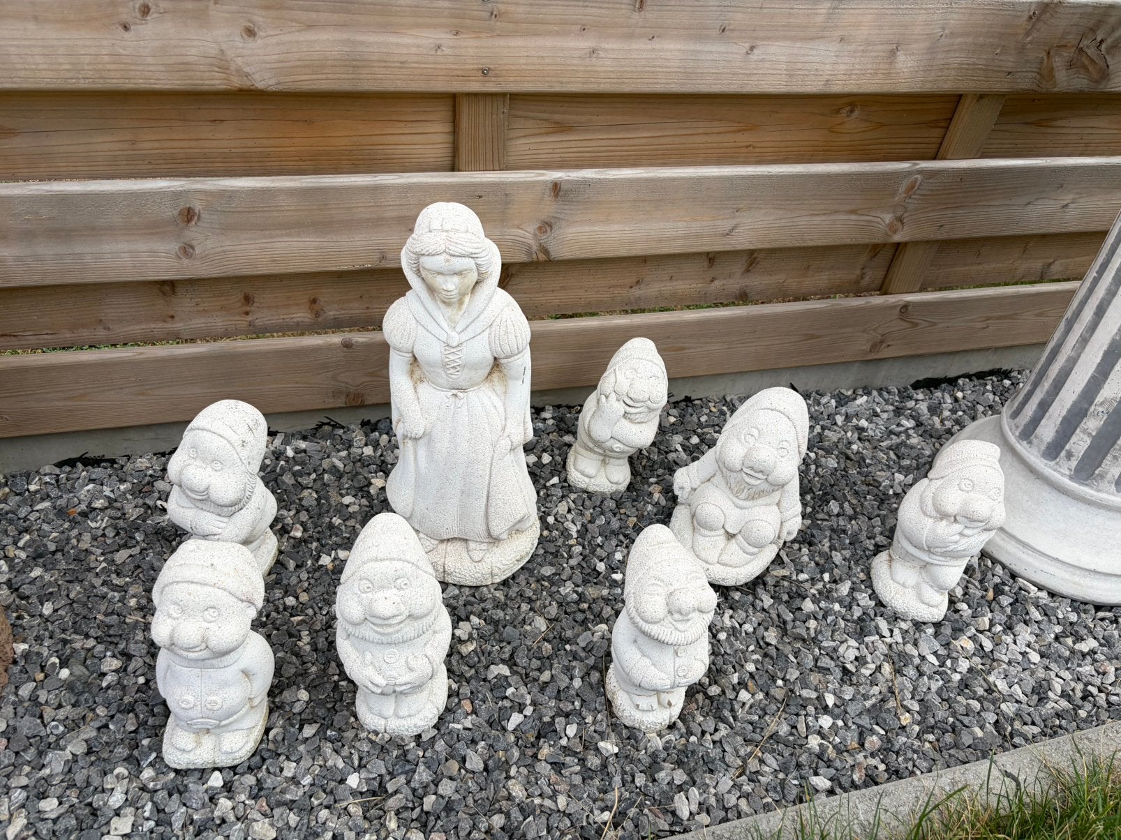 Betonnen tuinbeelden sneeuwwitje & 7 dwergen, Ophalen, Zo goed als nieuw