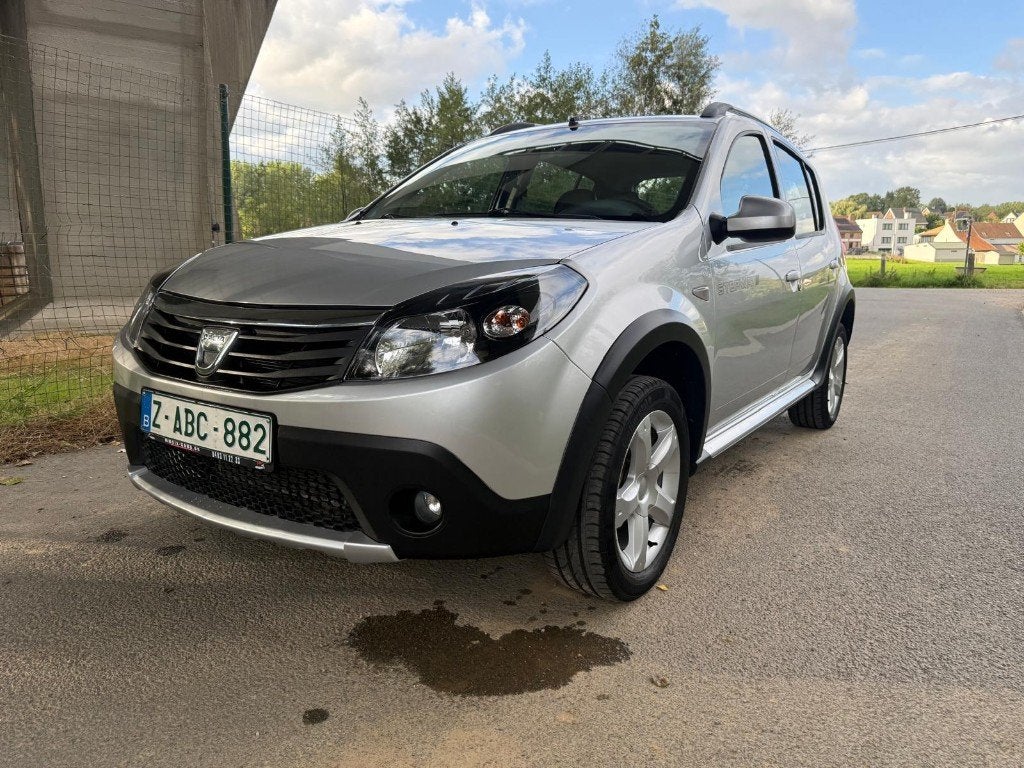 Dacia Sandero1.6i/85CV/Euro 5/Prêt immatriculation/15.000km!, Autos, Achat, Entreprise, Boîte manuelle, Noir