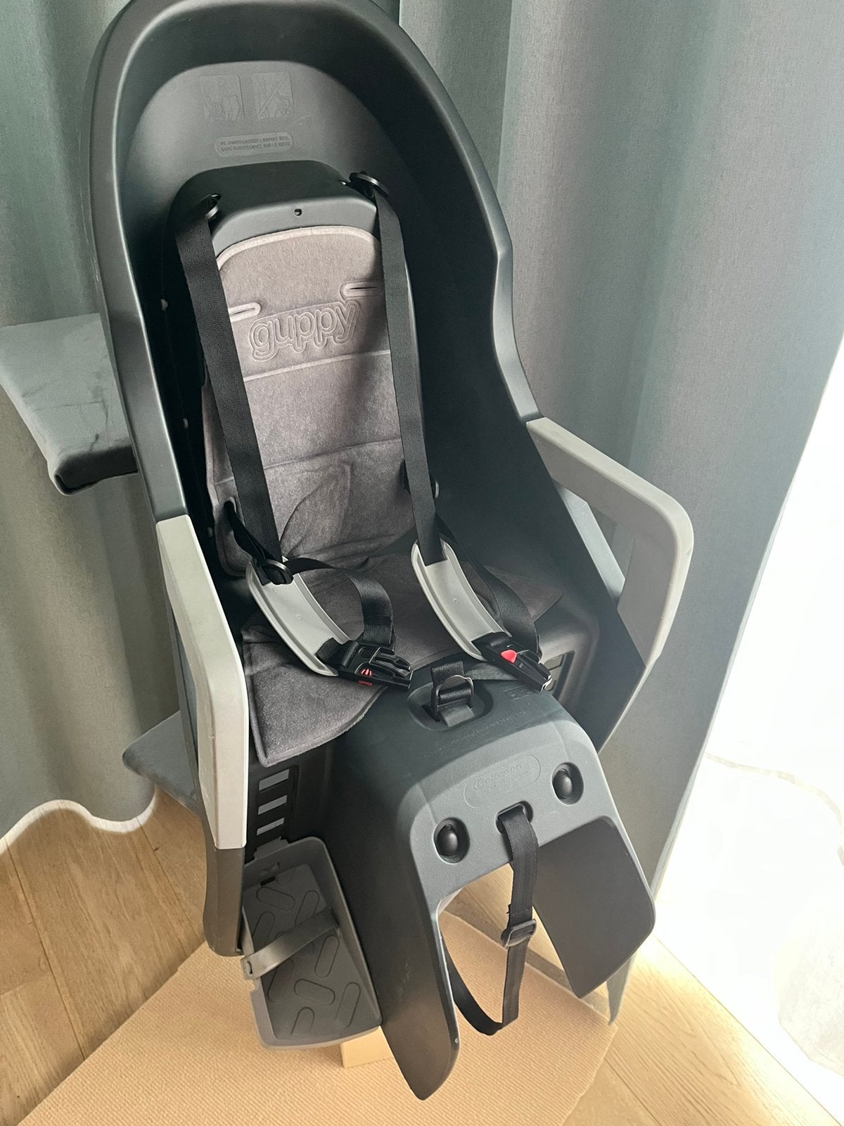 Siège vélo enfant Polisport Guppy Maxi – gris, Vélos & Vélomoteurs, Repose-pieds, Comme neuf, 9 à 36 kg, Enlèvement