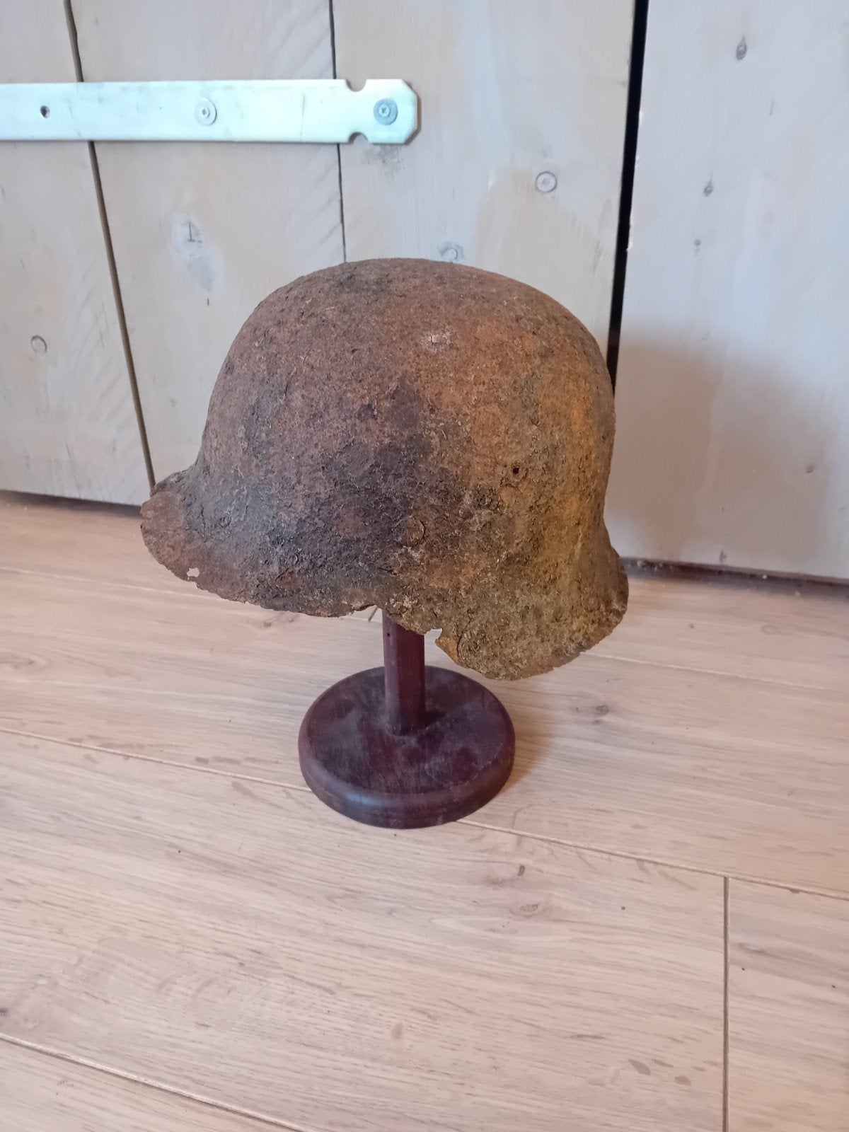 ​WO2 Duitse Helm (Stahlhelm) – Originele Bodemvondst, Verzamelen, Ophalen of Verzenden, Landmacht, Helm of Baret