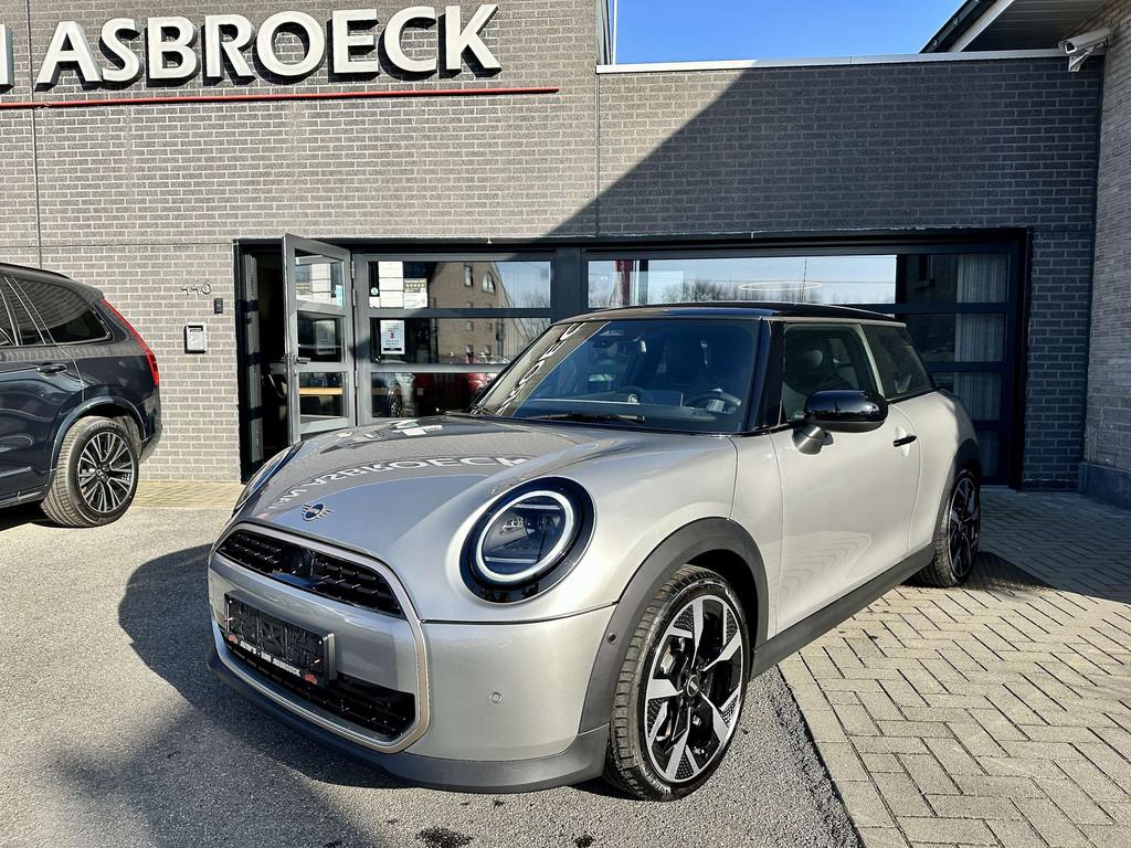 MINI Cooper C 1.5A C Favoured Trim Pack S*Leder*Cam*GPS*18"*, Auto's, Mini, 4 zetels, Gebruikt, 1715 kg, https://public.car-pass.be/vhr/612784b3-6b61-4fc6-a394-a491f291d314
