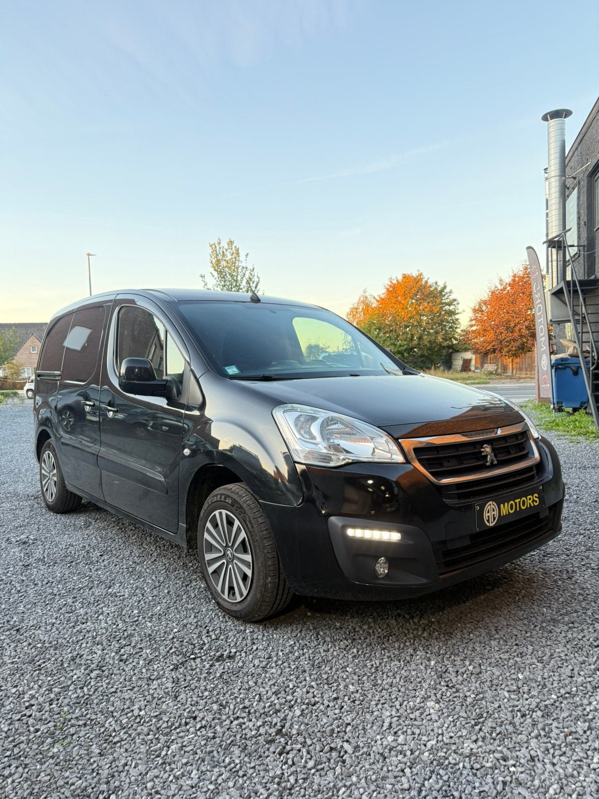 PEUGEOT PARTNER 1.6 ESSENCE 2018, Autos, https://public.car-pass.be/vhr/a0444b44-4b05-4cca-a515-7c8738afbebd, Entreprise, Boîte manuelle