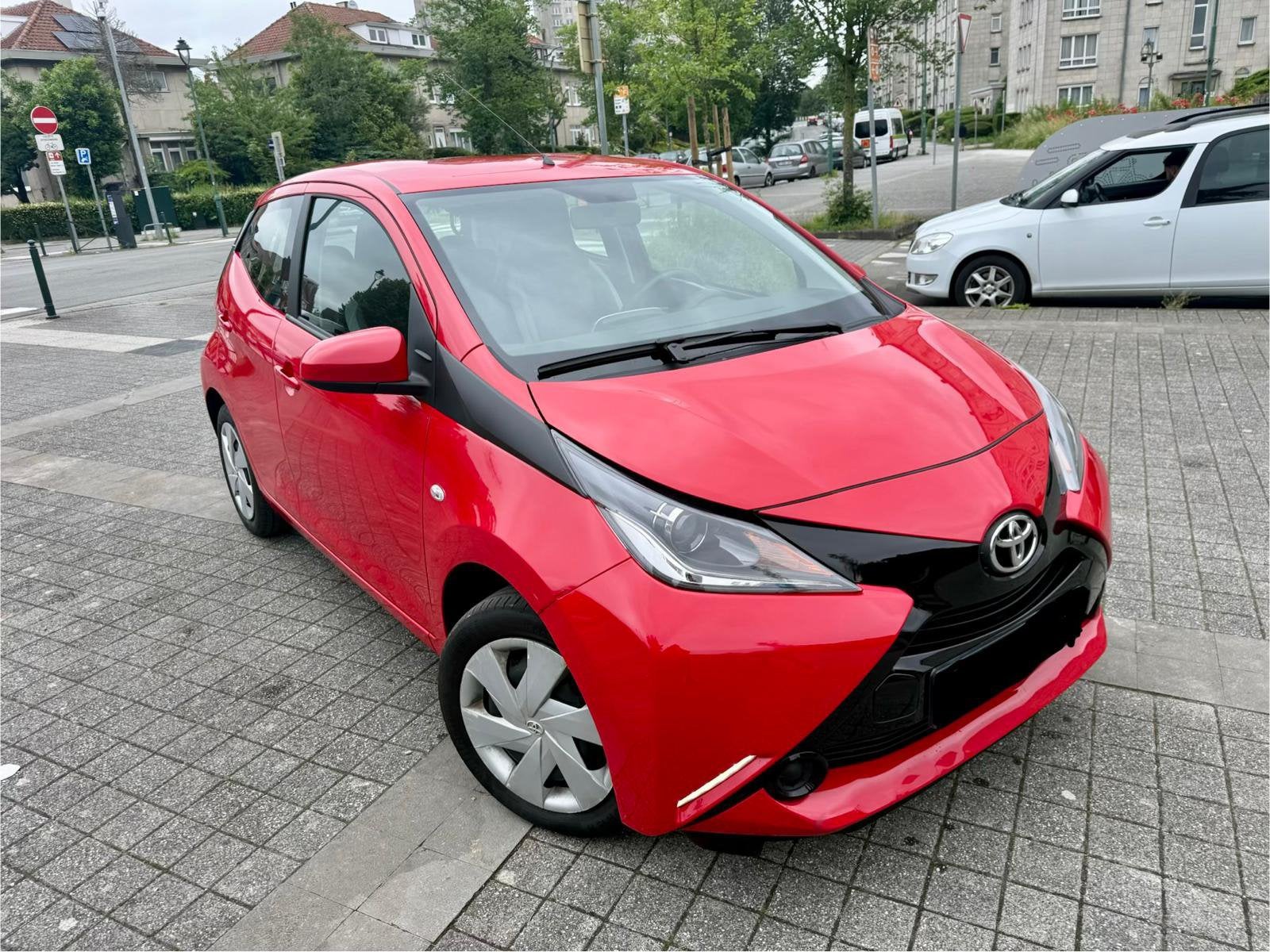 Toyota Aygo 1.0i VVT-i Boîte auto*NAVI+CAMERA 12.500km!!!!, Autos, Toyota, Rouge, Achat, Climatisation automatique, Euro 6