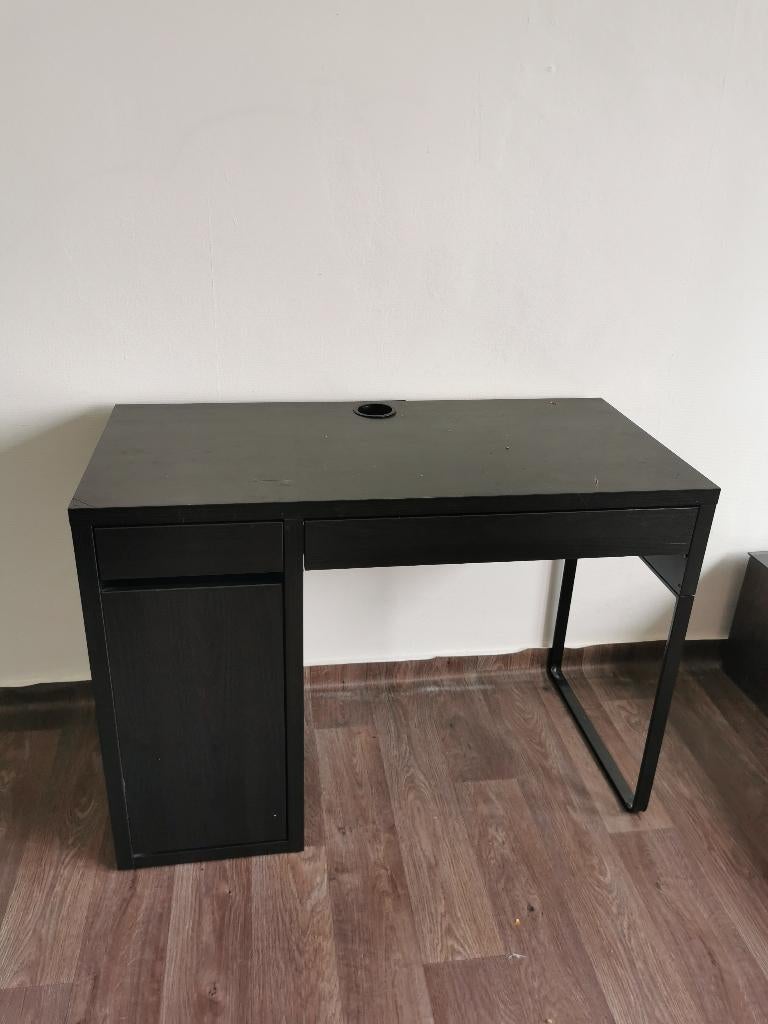 Zwart bureau, Ophalen, Zwart