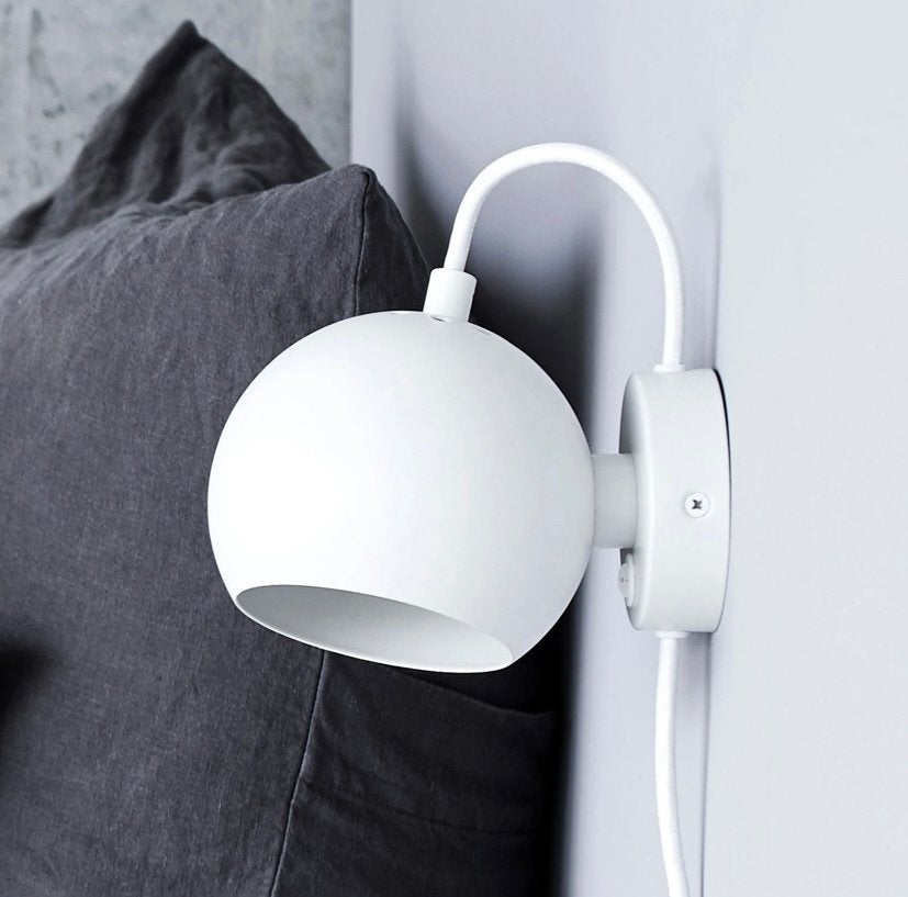 Frandsen Ball Wandlamp – Iconisch Deens Ontwerp - Frandsen, Huis en Inrichting, Lampen | Wandlampen, Met schakelaar, E14 (klein)