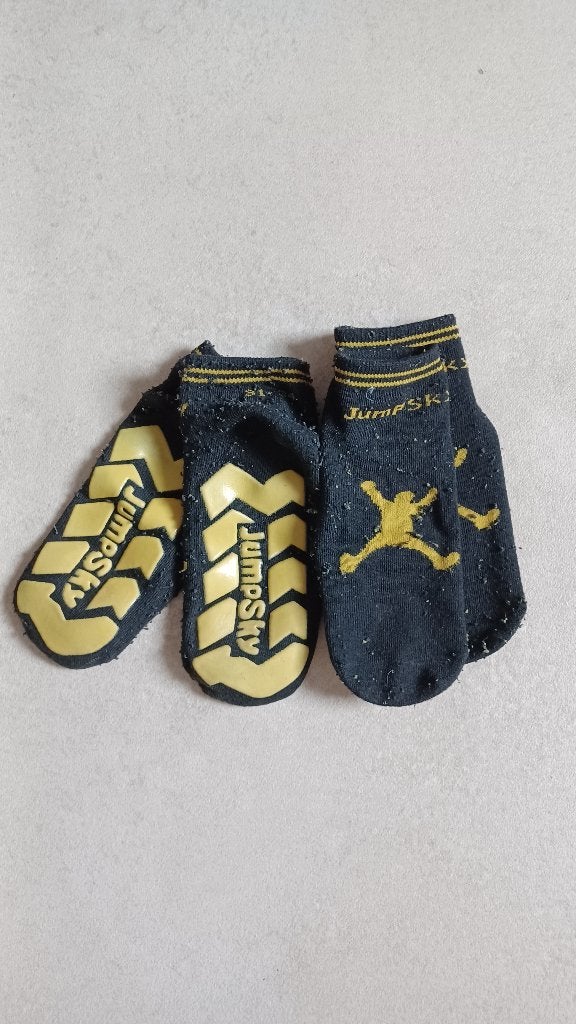 2 paar jumpsky sokken maat 31-34, Kinderen en Baby's, Kinderkleding | Schoenen en Sokken, Ophalen, Gebruikt, Jongen of Meisje