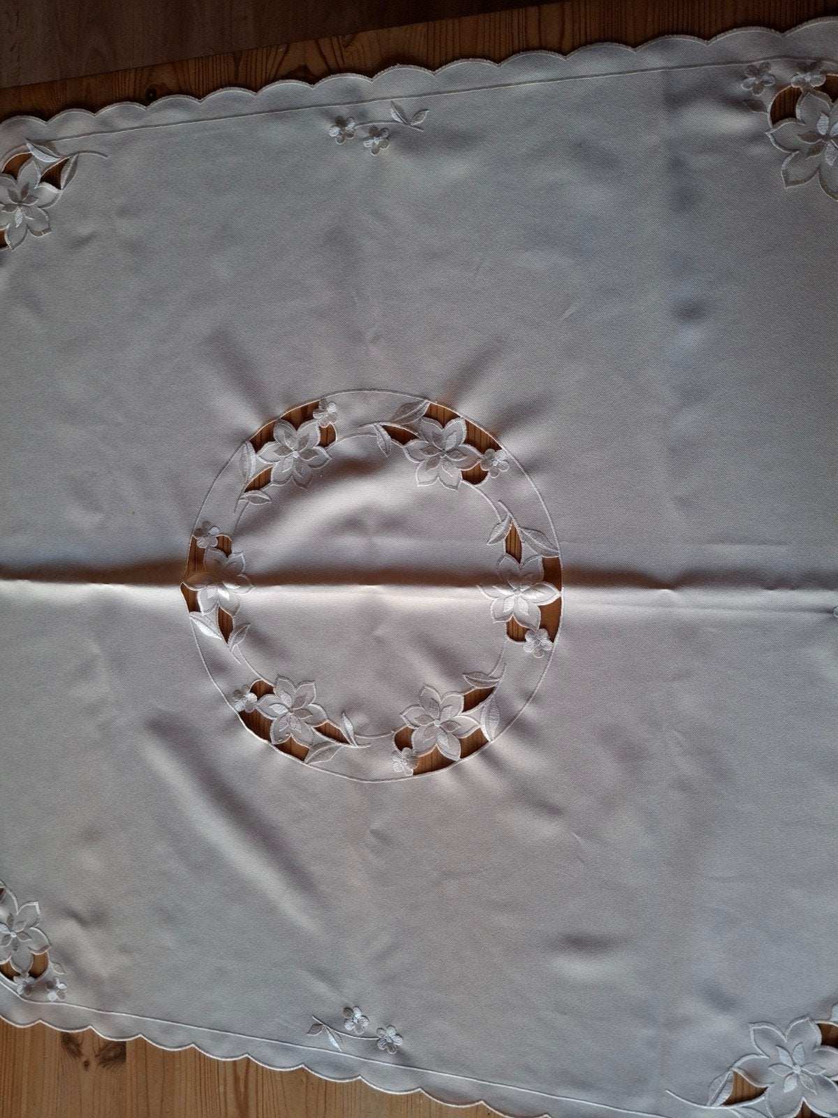 tafellakentje met borduursels 83x83cm, Ophalen, Nieuw